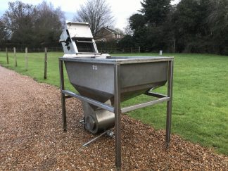 Surge Tank With Mesh Belt